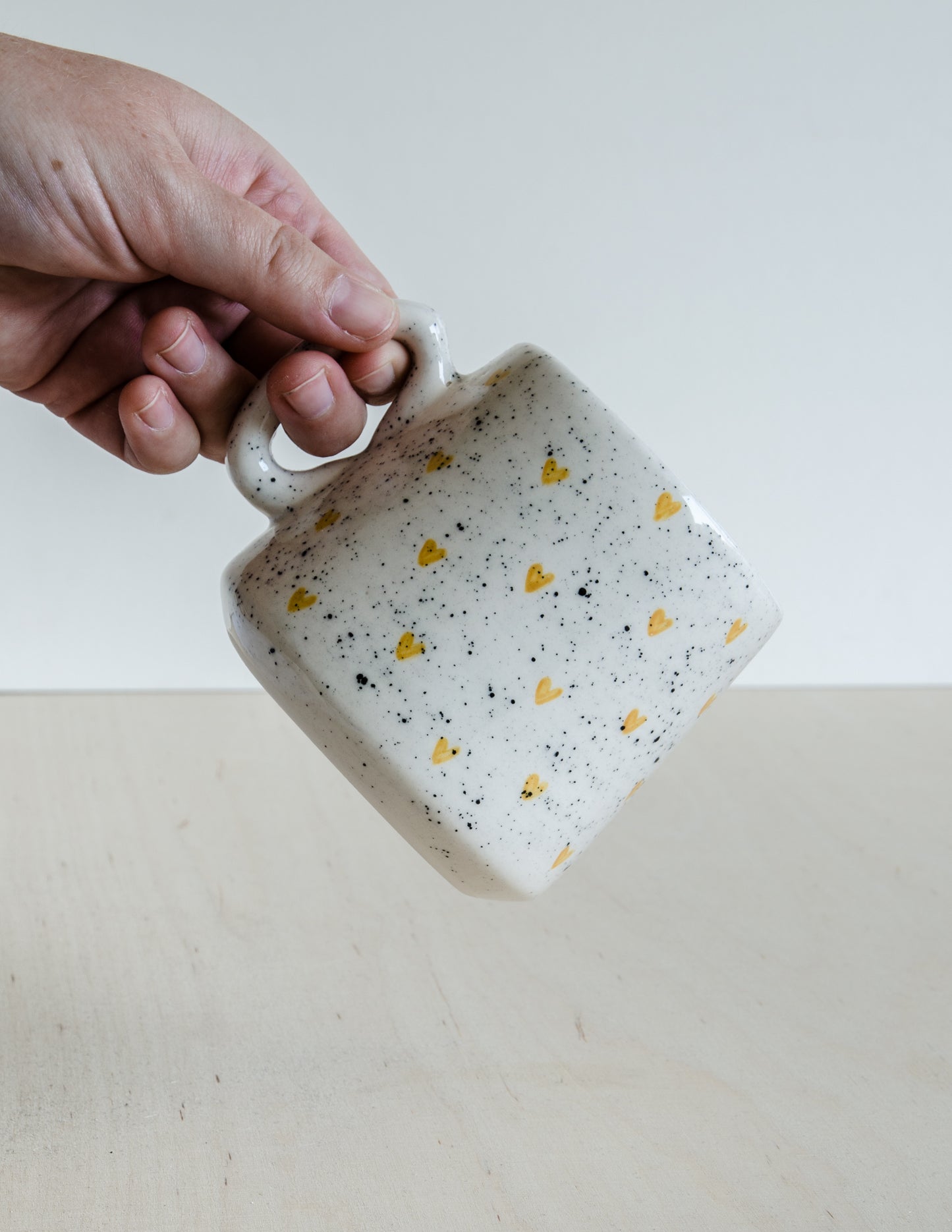 Beker gele hartjes - spikkels