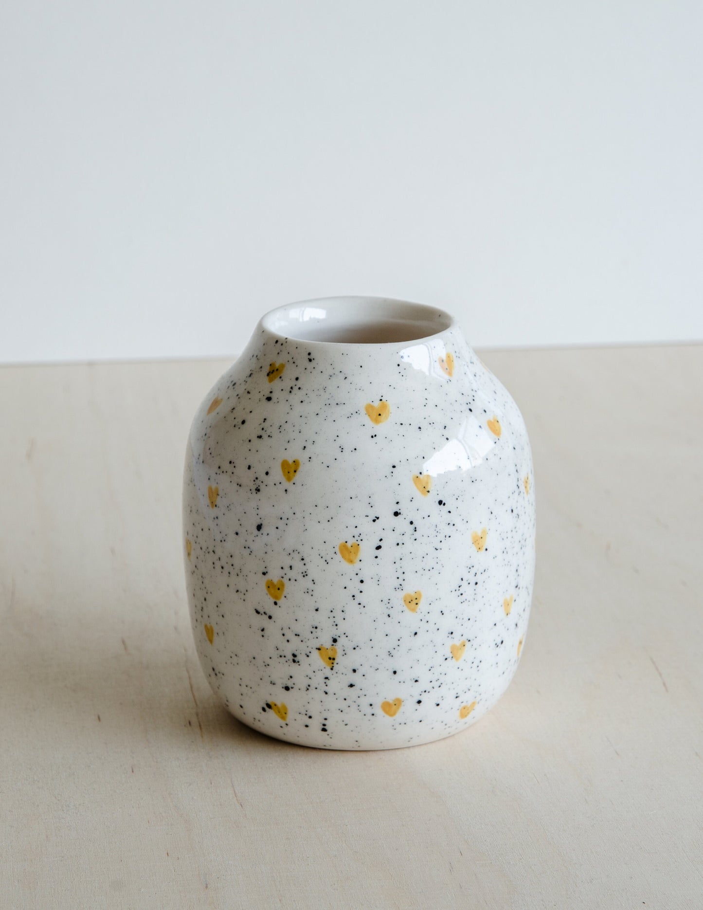 Vaas gele hartjes - spikkels