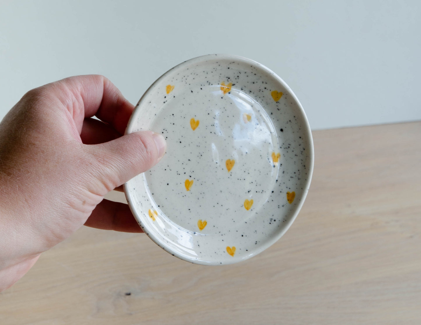 Bordje spikkels gele hartjes