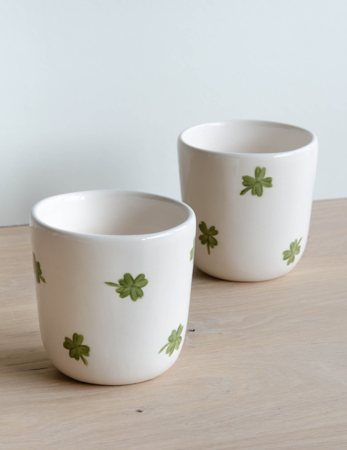 Mok met groene klavertjes