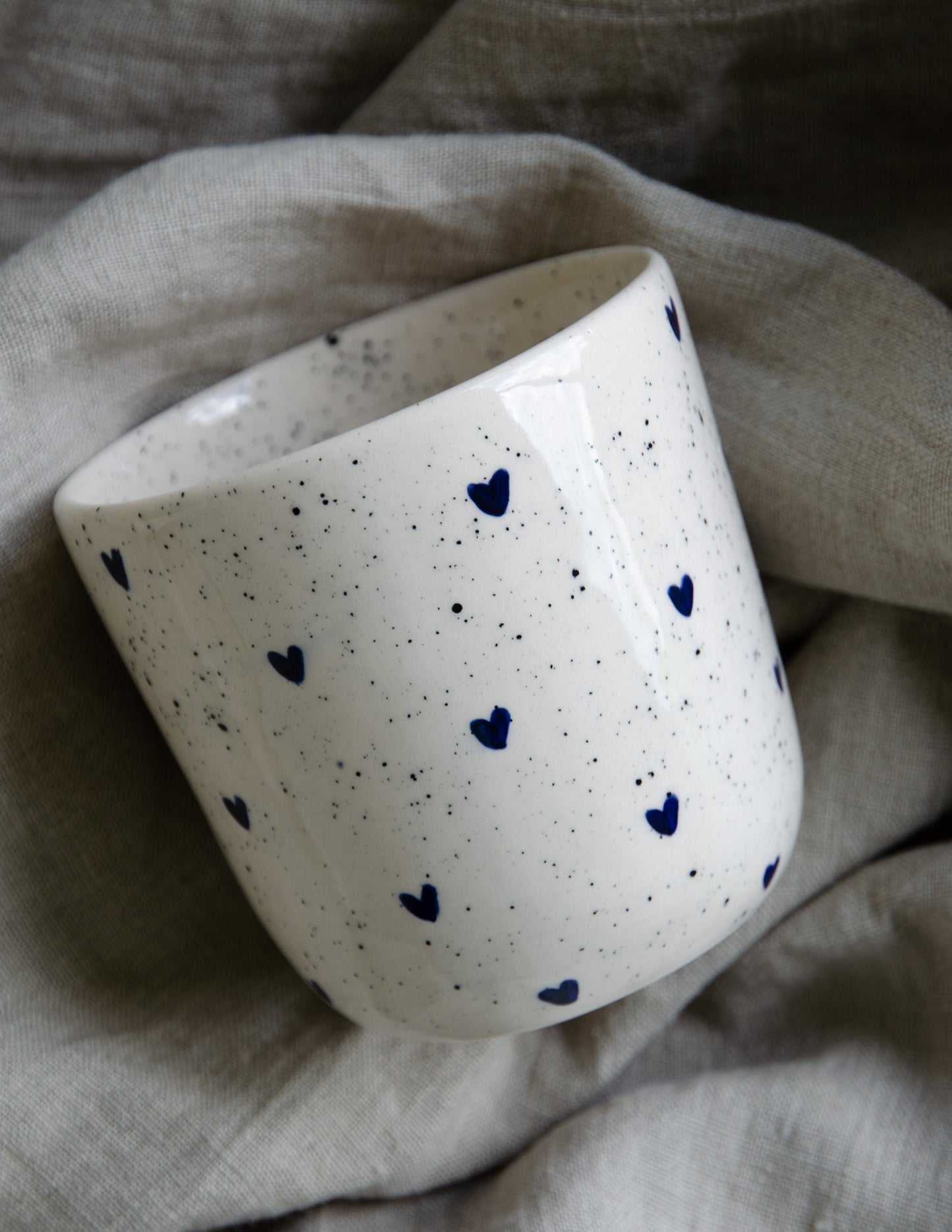 Mok spikkel hartje blauw