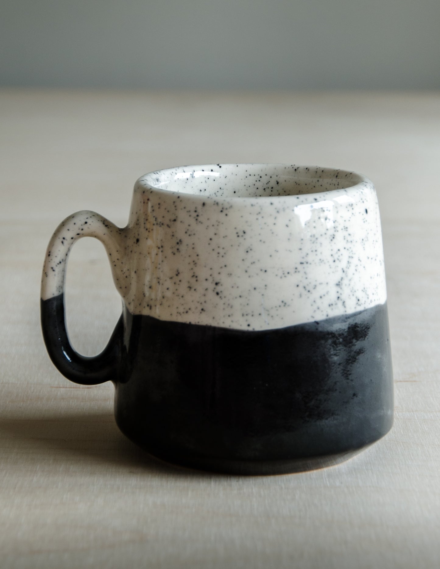 Beker spikkel zwart