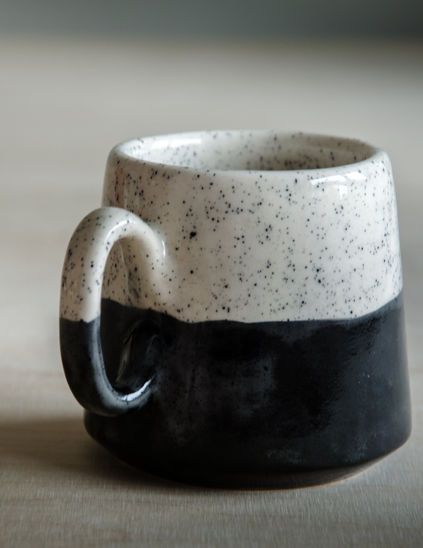 Beker spikkel zwart